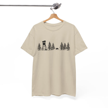 T-Shirt Unisex - Hochsitz im Wald - Wildschwein