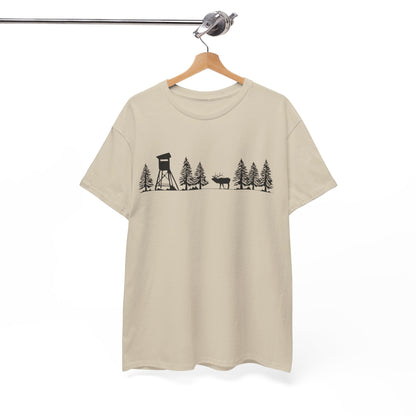 T-Shirt Unisex - Hochsitz im Wald - Rothirsch