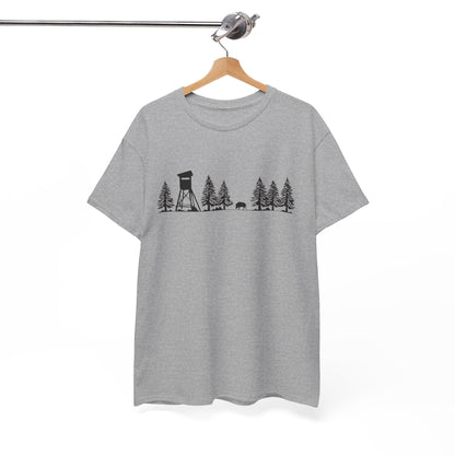 T-Shirt Unisex - Hochsitz im Wald - Wildschwein
