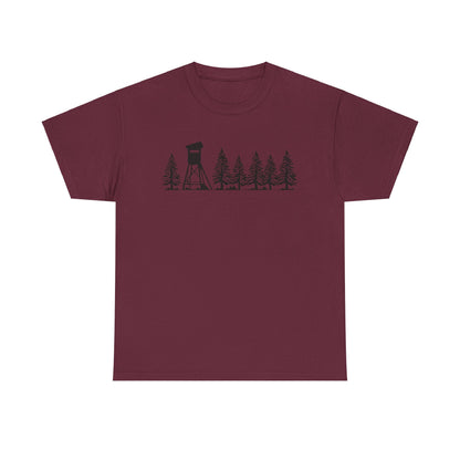 T-Shirt Unisex - Hochsitz im Wald