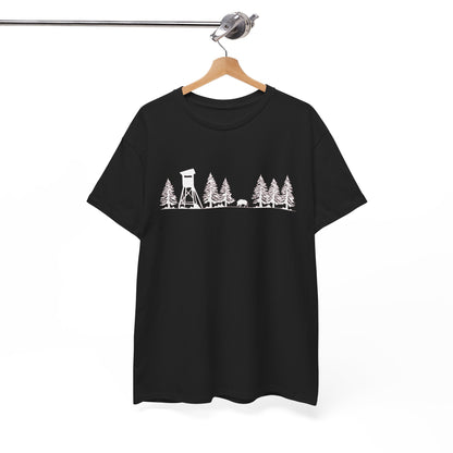 T-Shirt Unisex - Hochsitz im Wald - Wildschwein