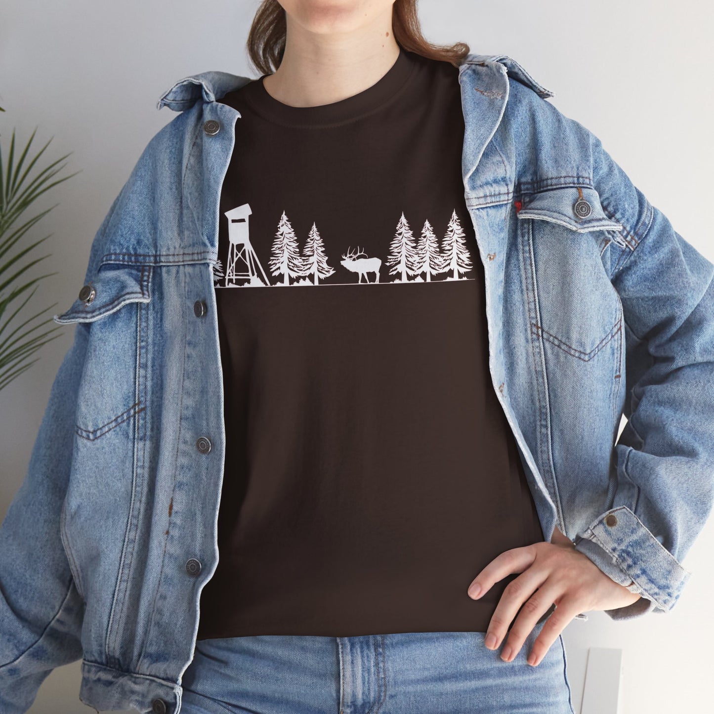 T-Shirt Unisex - Hochsitz im Wald - Rothirsch