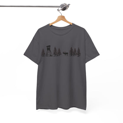 T-Shirt Unisex - Hochsitz im Wald - Rothirsch